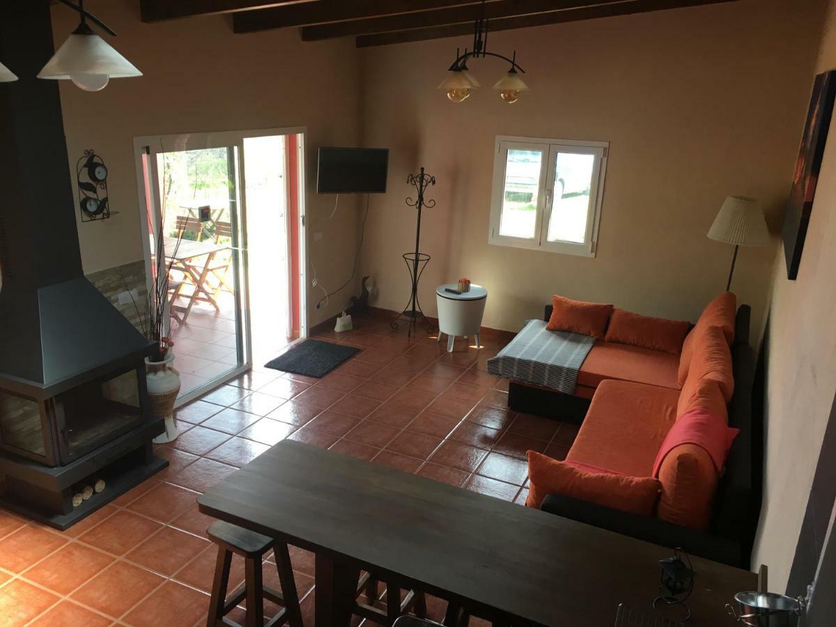 Villa Rafael Vega de San Mateo Bagian luar foto